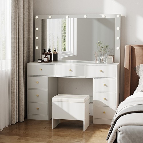Dressing table with - dressing, drawers